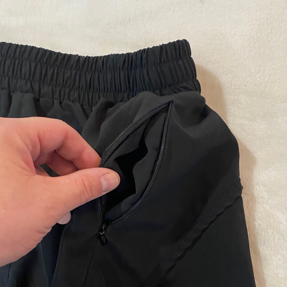 🍋 Lululemon HOTTY HOT Lined Shorts Size 8 with Pockets - Picture 3 of 7